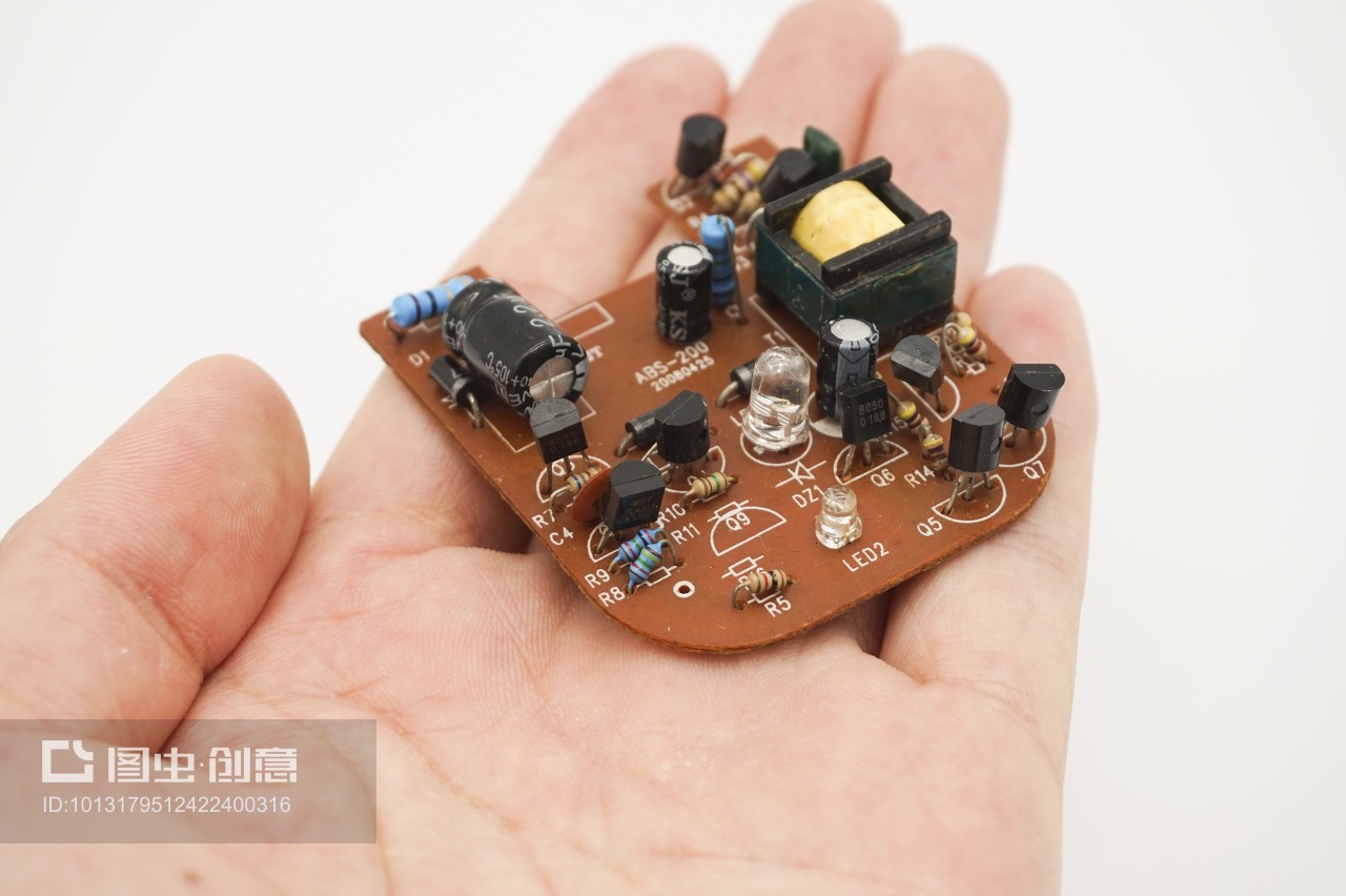 集成電路板特寫 PCB電路板的微觀世界與工藝之美